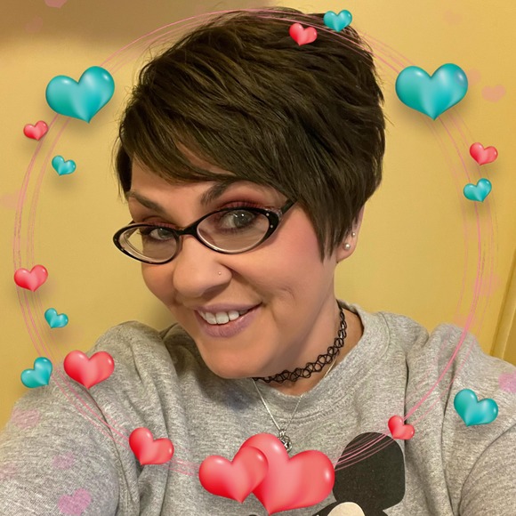 Profile Picture of Dawn Shutler (@dawnann7) on Poshmark