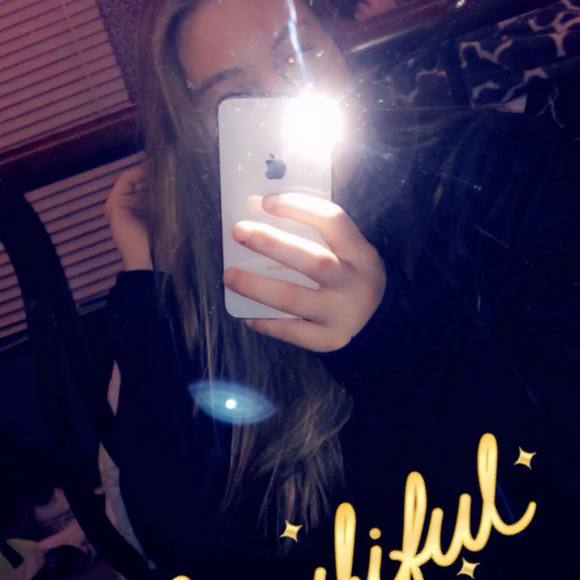 Profile Picture of Gabs Lacheta (@gabslacheta) on Poshmark
