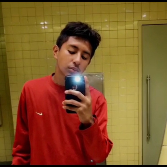 Profile Picture of Edwin Toribio (@etvicente) on Poshmark