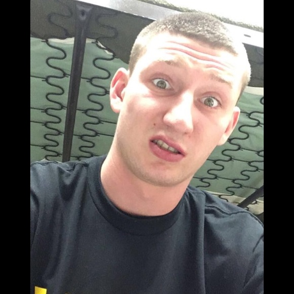 Profile Picture of Austin Hussing (@hussing1995) on Poshmark