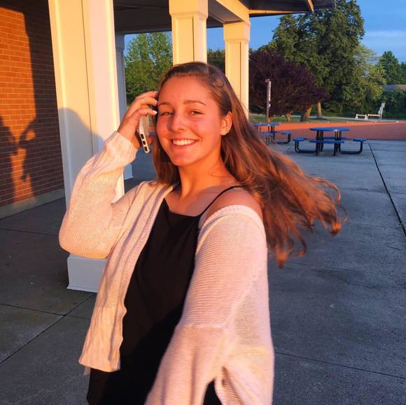 Profile Picture of Julia Reardon (@juliareardon) on Poshmark