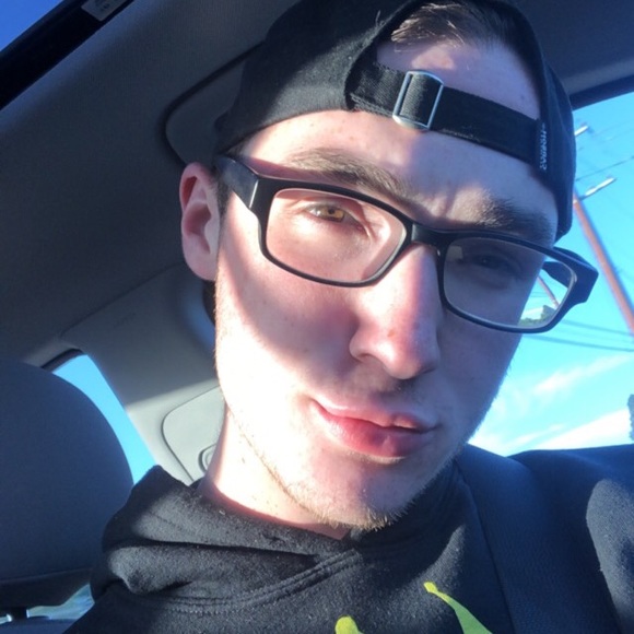 Profile Picture of Andrew Leach (@drewleach0) on Poshmark