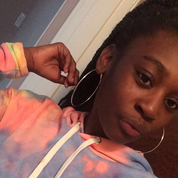 Profile Picture of Raven Thomas (@raven0000999) on Poshmark