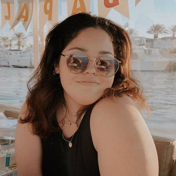 Profile Picture of Chloe Morrison (@morrisonchloe13) on Poshmark