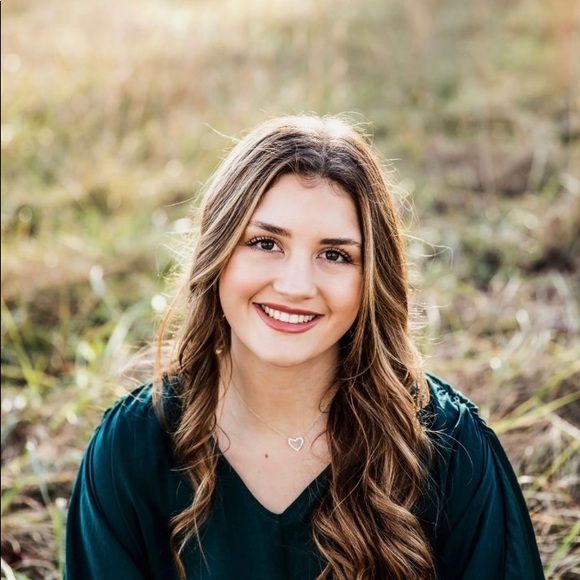 Abigail Storment - Poshmark Profile Picture of Abigail Storment (@abigailstorment) on Poshmark