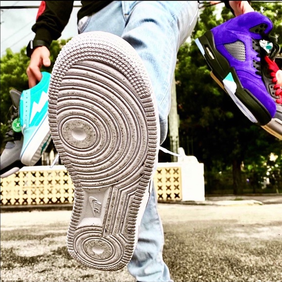 Profile Picture of Chris Esquivel (@chrxs23) on Poshmark