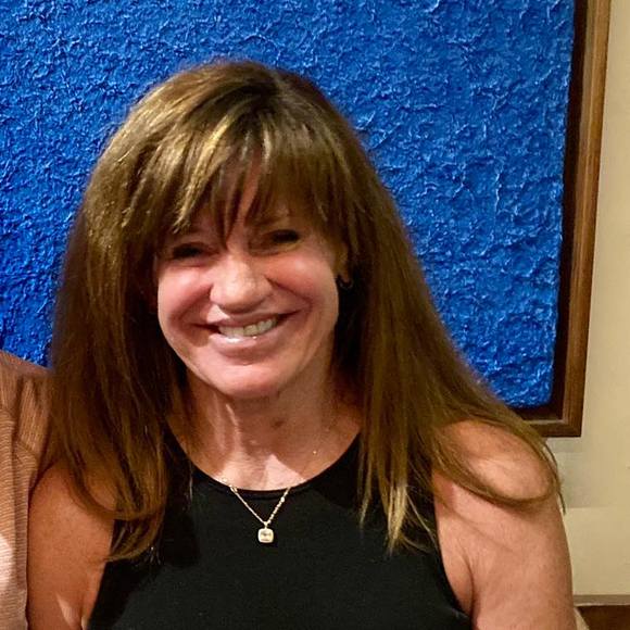 Profile Picture of Debbie Spinks (@debbiespinks) on Poshmark