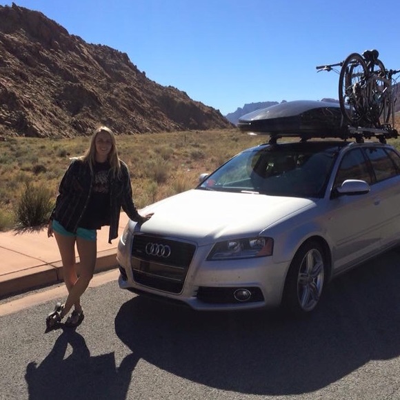 Profile Picture of Andee Zorn (@andeezorn) on Poshmark