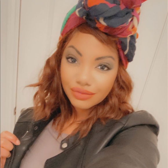 Profile Picture of Synthia Stewart (@stewieshop) on Poshmark