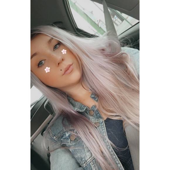 Profile Picture of Mallary Hartnell (@mallaryshappy) on Poshmark