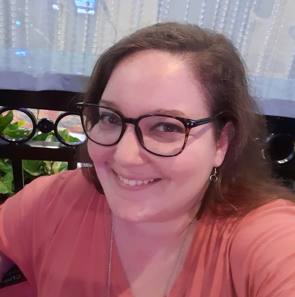 Profile Picture of Amy Dechellis (@mrsamyd) on Poshmark