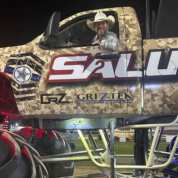 Profile Picture of Eric Brunner (@esbrunner88) on Poshmark