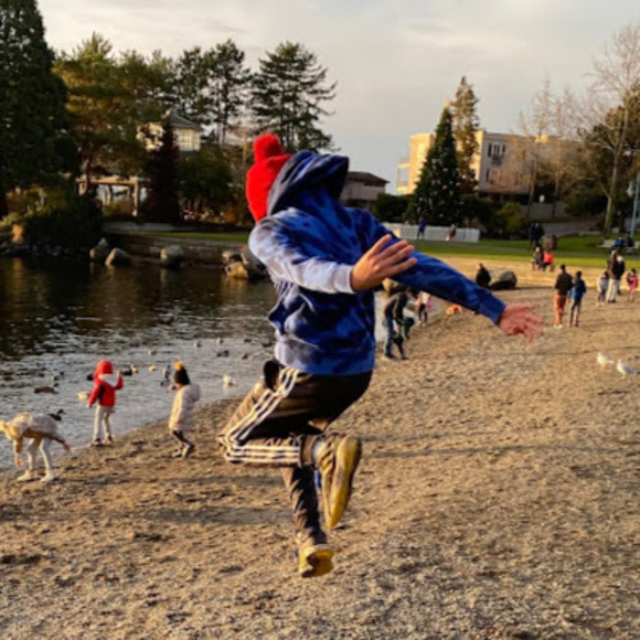 Profile Picture of Anhad Mahal (@anhadmahal) on Poshmark