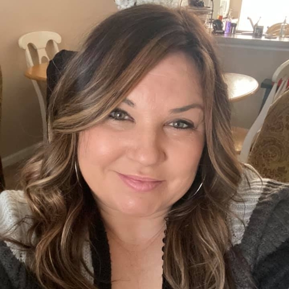 Profile Picture of Kelly Hartmann (@hailee1232009) on Poshmark
