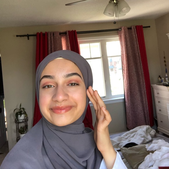 Profile Picture of Maimoona Khan (@maimoonak) on Poshmark