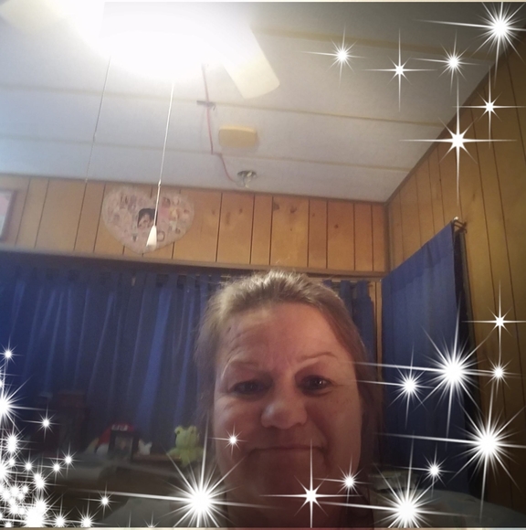 Profile Picture of Melissa Anhder (@melissaadams12) on Poshmark
