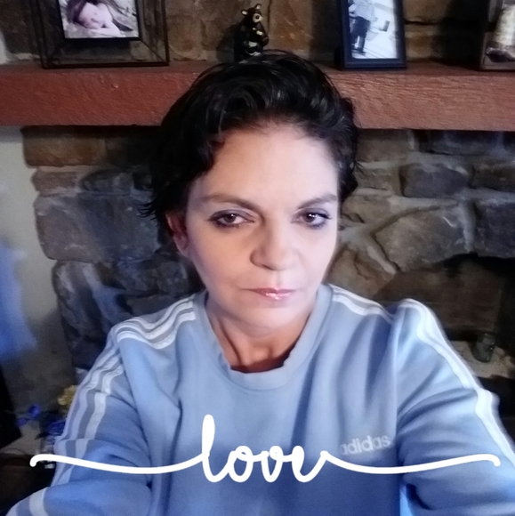 Profile Picture of Becky Sawyer (@gauckreb03) on Poshmark