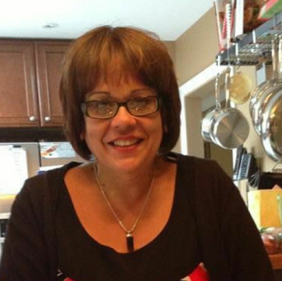 Profile Picture of Eloisa Leonardi (@feffl78) on Poshmark