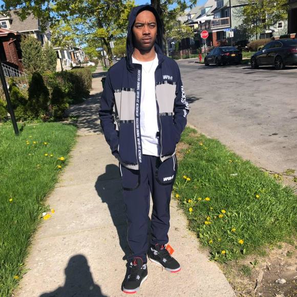 Profile Picture of Levar Chamberlain (@levar123) on Poshmark