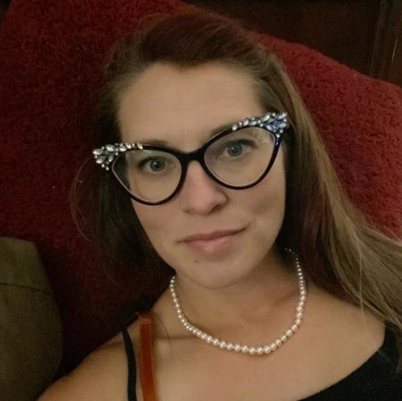 Profile Picture of Betzy Vantilborg (@trtlegrrl) on Poshmark