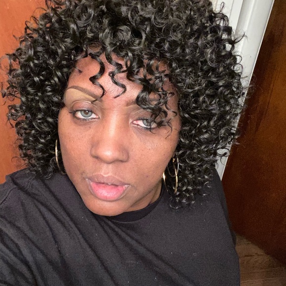 Profile Picture of Robin Tomlin (@denise6464) on Poshmark