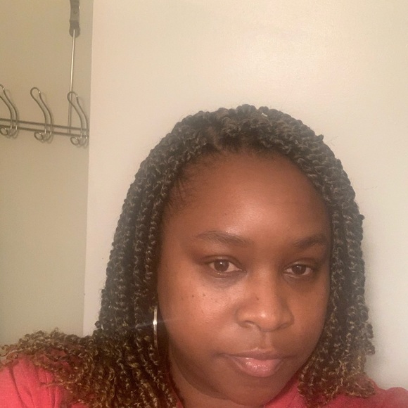 Profile Picture of Tedra Jones (@radiant2717) on Poshmark