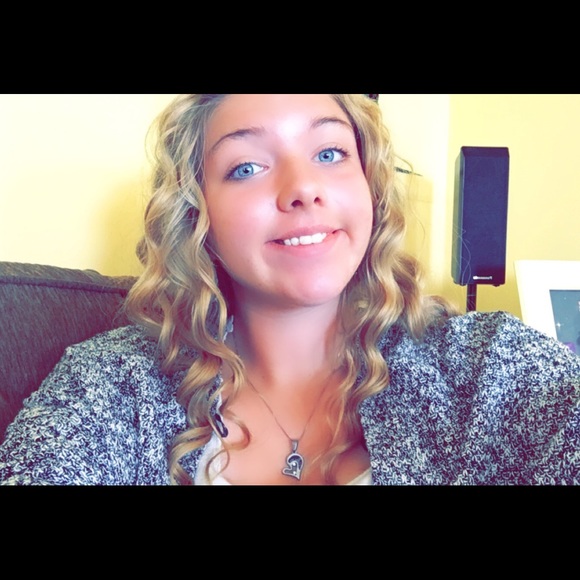 Profile Picture of Tyanne Puzder (@tyanne100) on Poshmark