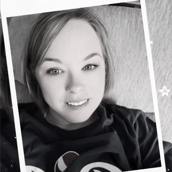 Profile Picture of Sonya Middlemas (@sonya_sue) on Poshmark