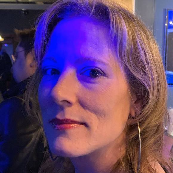 Profile Picture of Nicole Clothier (@gattrina) on Poshmark