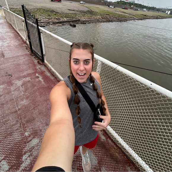 Profile Picture of Savannah Sutton (@savannahjo350) on Poshmark