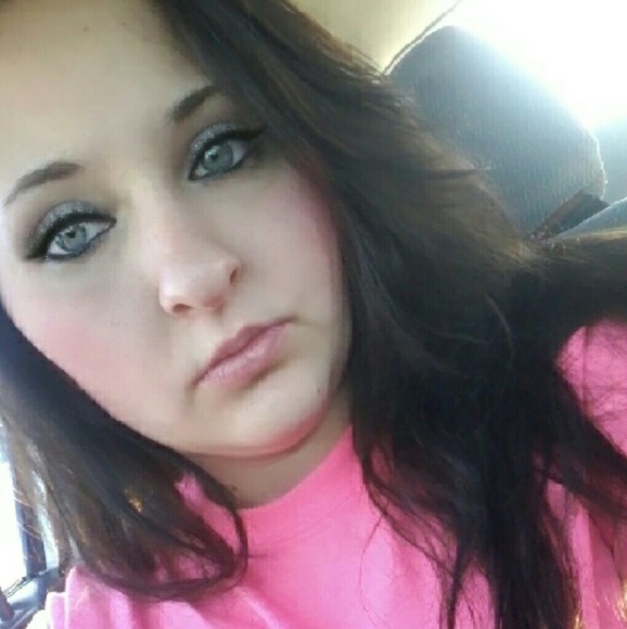 Profile Picture of Brittney Glacken (@b_glacken) on Poshmark