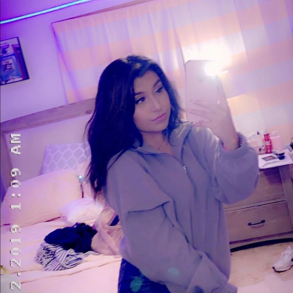 Profile Picture of Paloma Ramirez (@ramirez709) on Poshmark