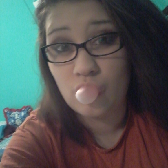 Profile Picture of Breana Glavey (@breh_) on Poshmark