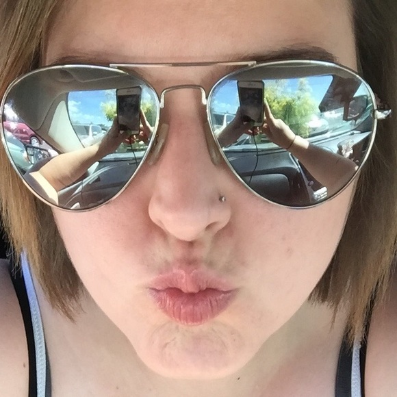 Profile Picture of Amanda Mounce (@amounce27) on Poshmark