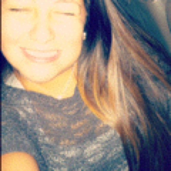 Profile Picture of Lucy Trigoso (@lucy_trigoso) on Poshmark