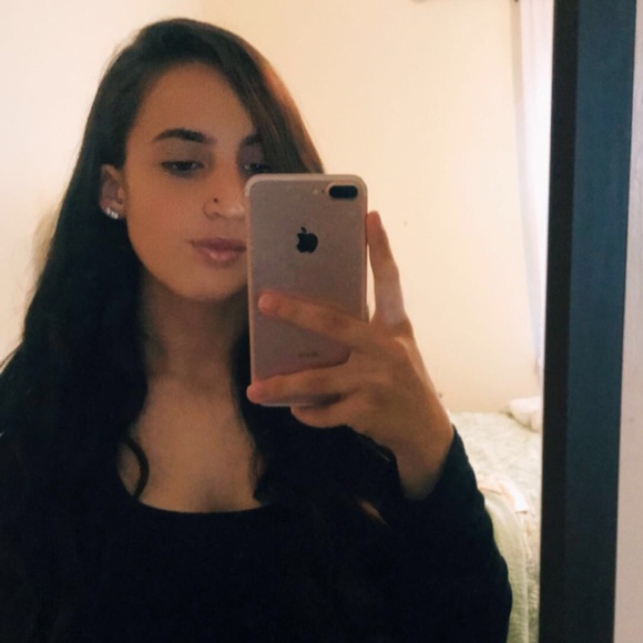 Profile Picture of Bailey Dowdy (@baedowd) on Poshmark