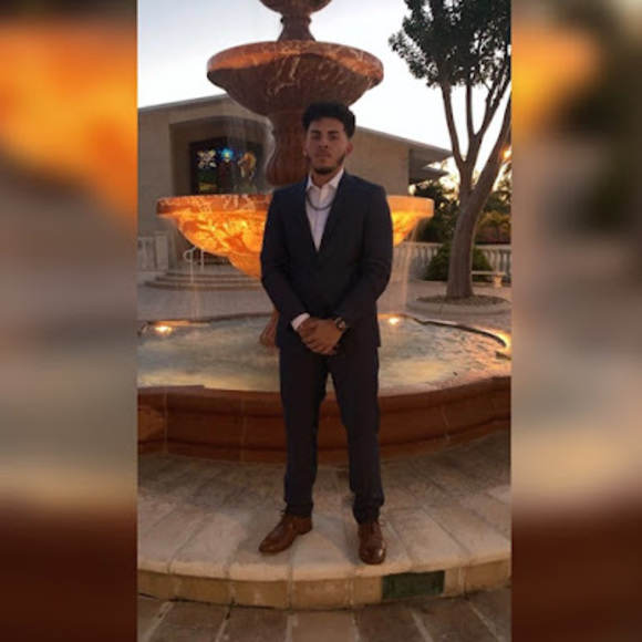 Profile Picture of Enoc Campos (@enoccampos) on Poshmark