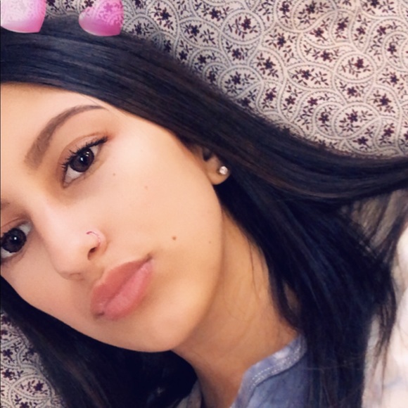 Profile Picture of Hannah Caracciolo (@hannahcarab1) on Poshmark