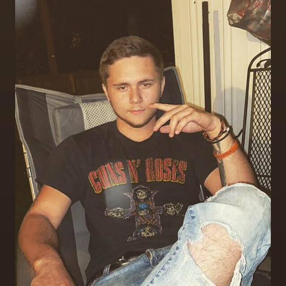 Profile Picture of Robert Howell (@roberthowell791) on Poshmark