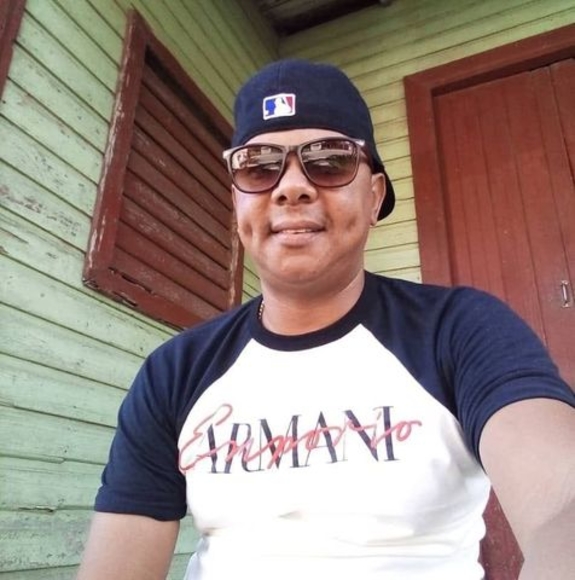 Profile Picture of Raulito Pavin (@zamoraraul481) on Poshmark