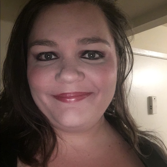 Profile Picture of M. claire Joesting (@mom2boysdc) on Poshmark