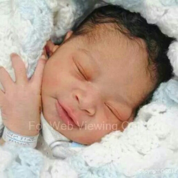 Profile Picture of Keya Moore (@keyam1) on Poshmark