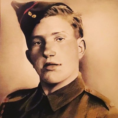 Profile Picture of Kris Moore (@dropthatbeet) on Twitter