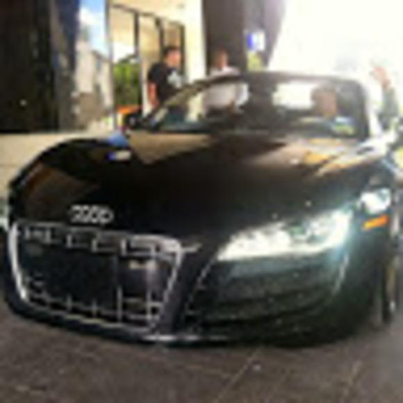 Profile Picture of Stephen Etuk (@stephenetuk) on Poshmark