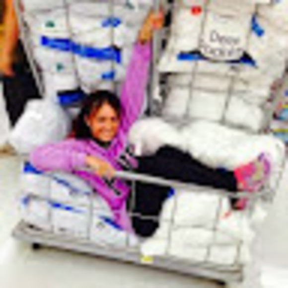 Stephani Ribbeck - Poshmark Profile Picture of Stephani Ribbeck (@stephaniribbeck) on Poshmark