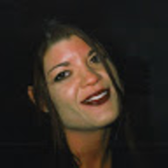 Profile Picture of Allison Mahoney (@aumahoney) on Poshmark