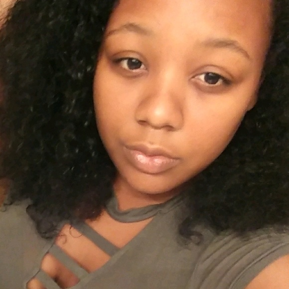 Profile Picture of Jasmine Barry (@liilmama77) on Poshmark