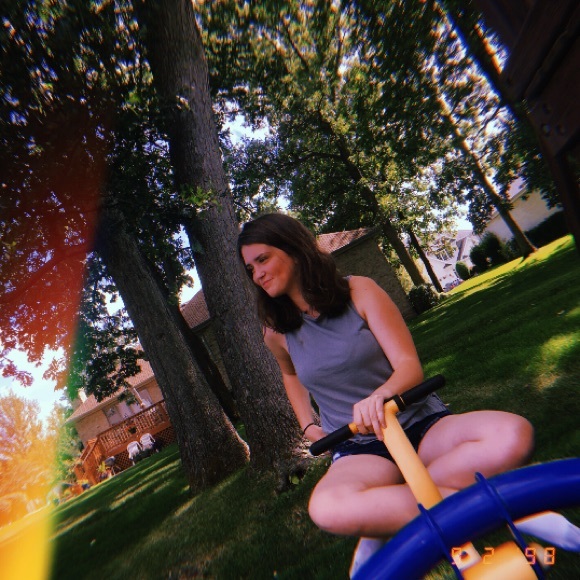 Profile Picture of Abbi Rounsaville (@abbi26) on Poshmark