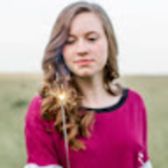 Profile Picture of Julianne Long (@jdlong29) on Poshmark
