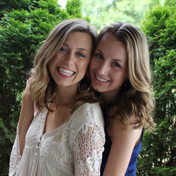 Profile Picture of Lauren Mouchette (@laurenmouchette) on Poshmark